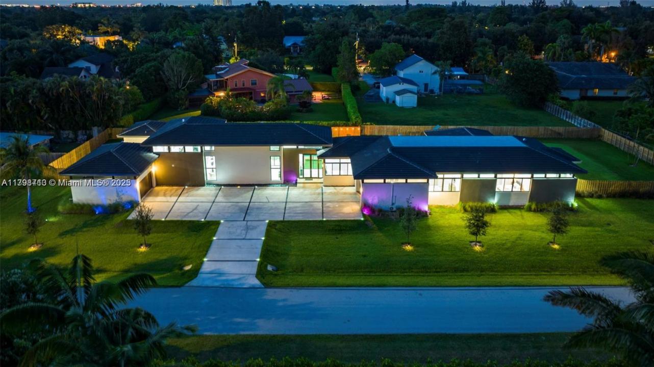 11911 NW 2nd St, Plantation, Florida 33325