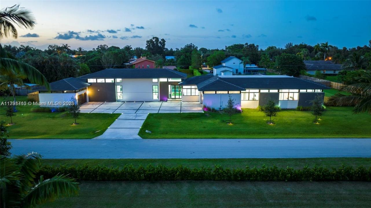 11911 NW 2nd St, Plantation, Florida 33325