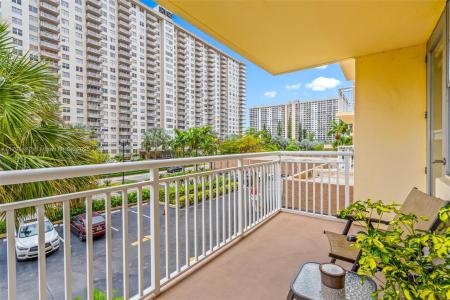 251 174th St 212, Sunny Isles Beach, Florida 33160, USA