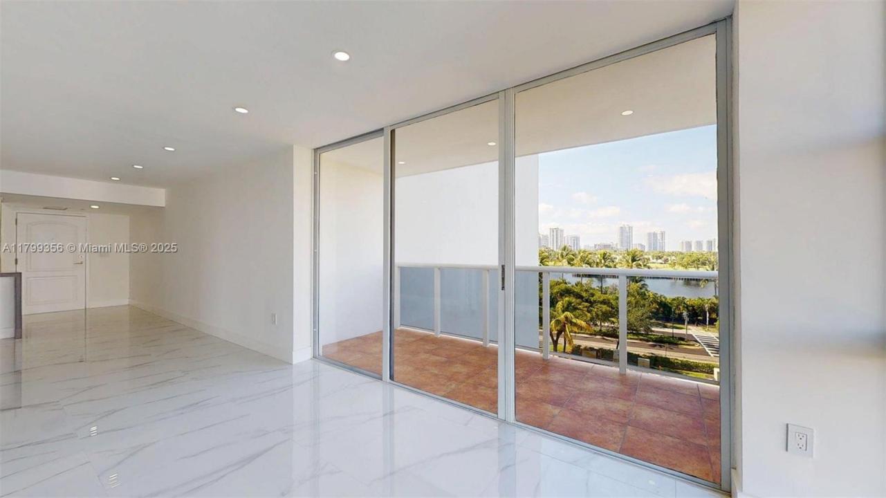 3625 N Country Club Dr 609, Aventura, Florida 33180