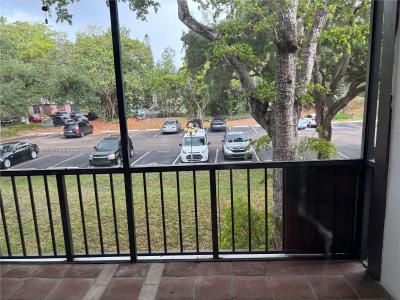 3740 Inverrary Dr 2S, Lauderhill, Florida 33319, USA