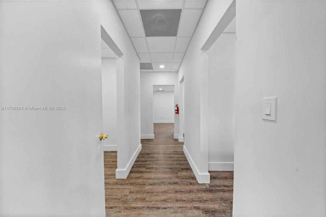 4790 NW 7th St 207, Miami, フロリダ 33126, アメリカ合衆国