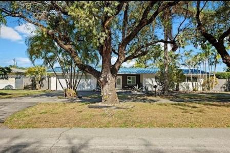 1031 Redbird 0, Miami Springs, Florida 33166, USA