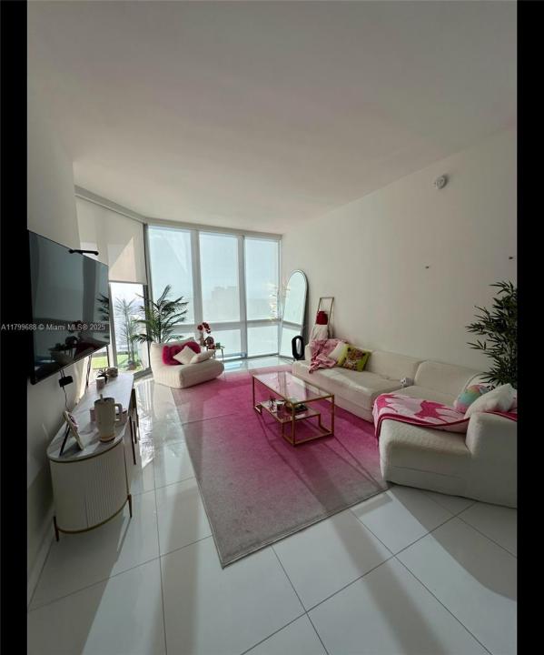 851 NE 1st Ave 2208, Miami, Florida 33132, Estados Unidos
