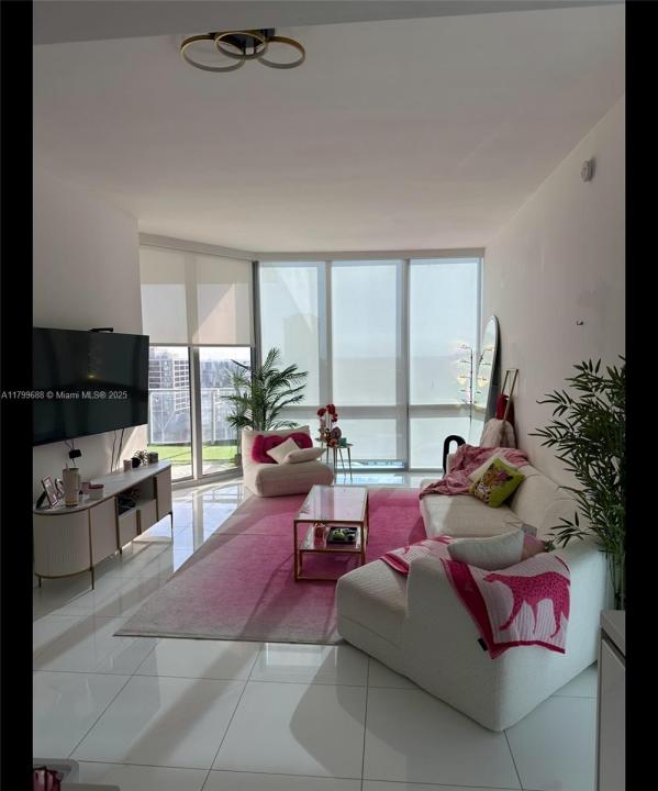 851 NE 1st Ave 2208, Miami, Florida 33132, Estados Unidos