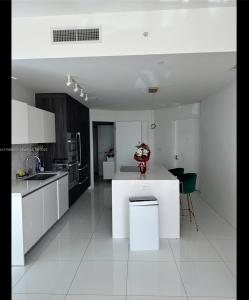 851 NE 1st Ave 2208, Miami, Florida 33132, USA