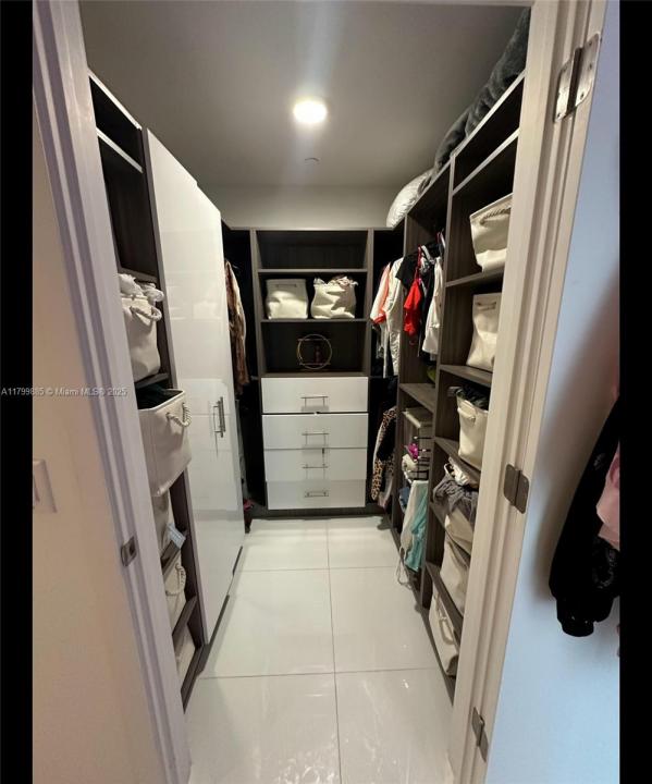 851 NE 1st Ave 2208, Miami, Floride 33132, États-Unis