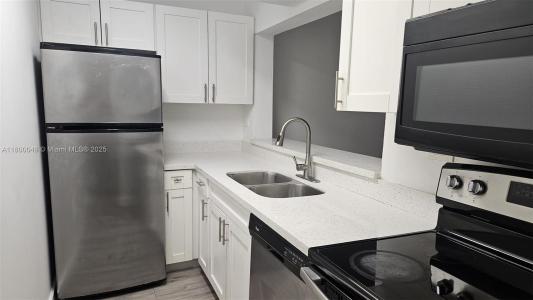 1720 NW N River Dr 113, Miami, Florida 33125, USA