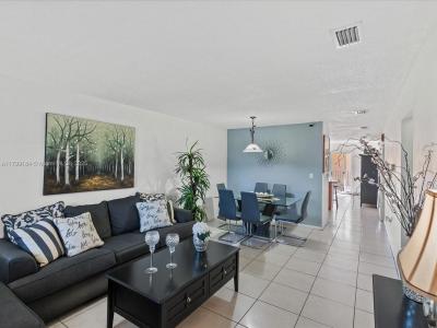 8851 NW 119th St 3314-3, Hialeah Gardens, Florida 33018, USA