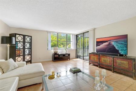 3350 NE 192 St 3G-B, Aventura, Florida 33180, USA