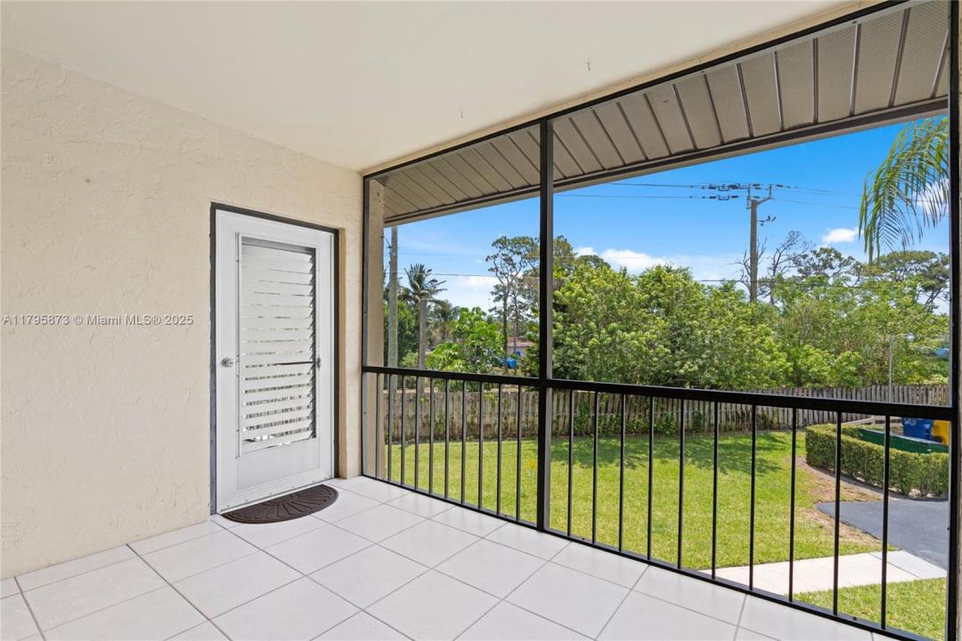 322 Pine Ridge Cir A-2, Green Acres, Floryda 33463, USA