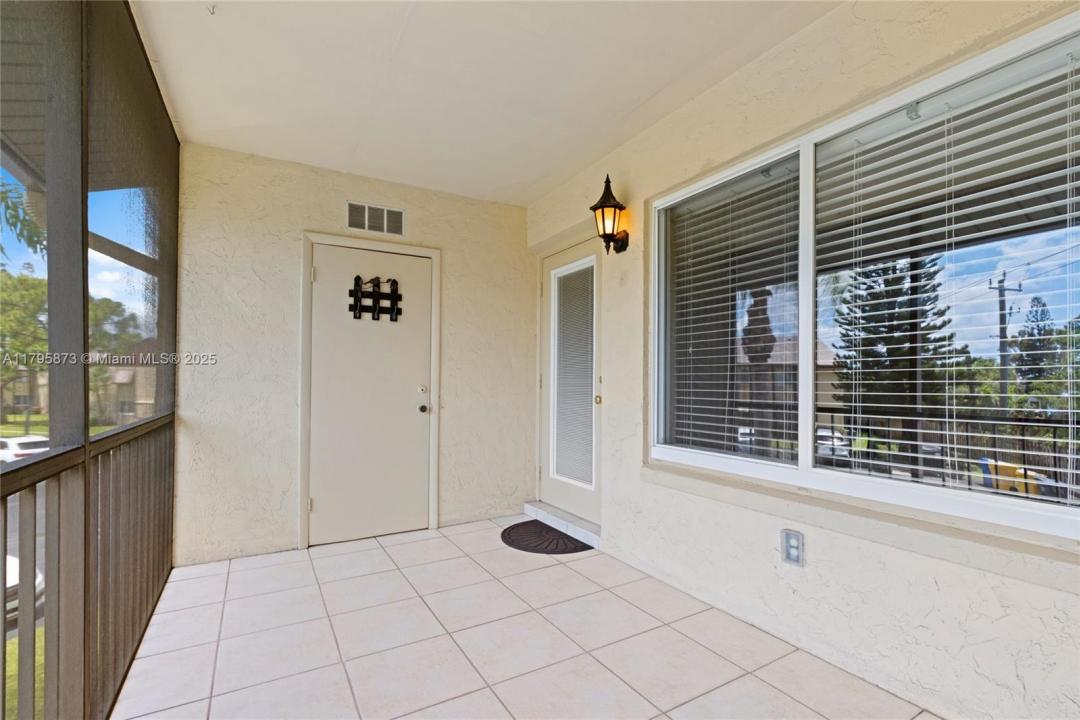 322 Pine Ridge Cir A-2, Green Acres, Floryda 33463, USA