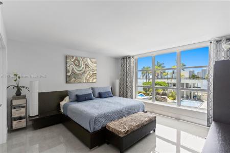 3600 Mystic Pointe Dr 306, Aventura, Florida 33180, USA