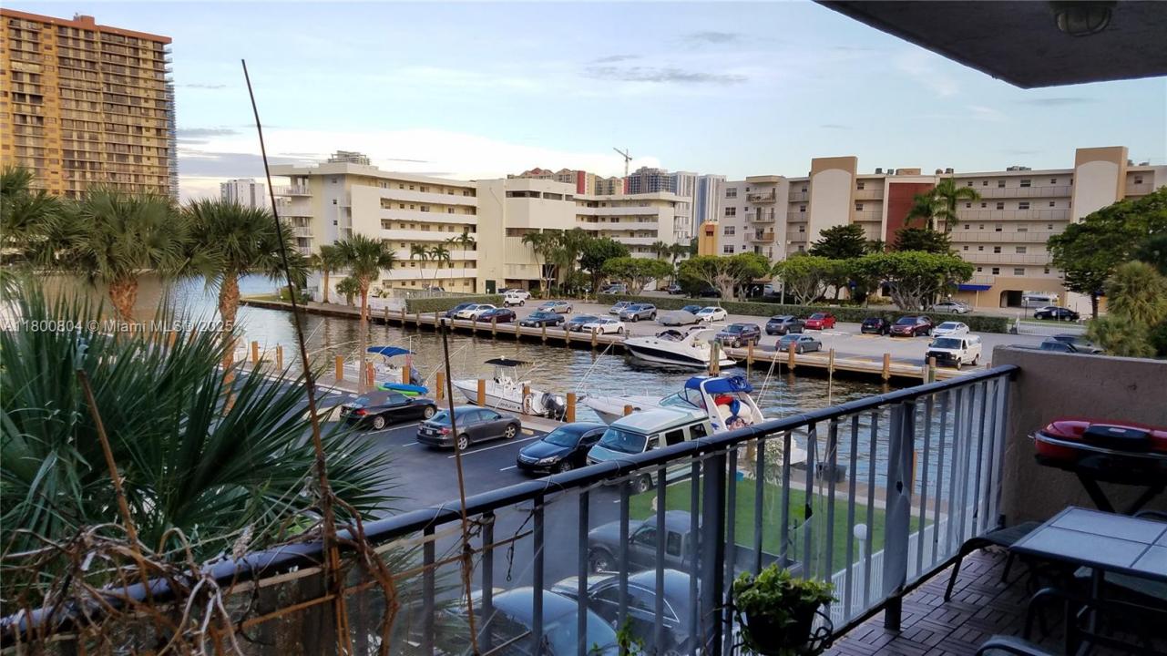 3860 NE 170th St 312, North Miami Beach, Flórida 33160, Estados Unidos