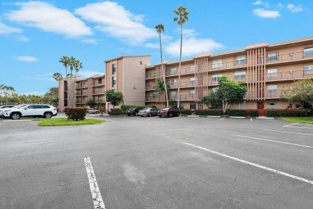 7220 Lake Cir Dr 301, Margate, Florida 33063, USA