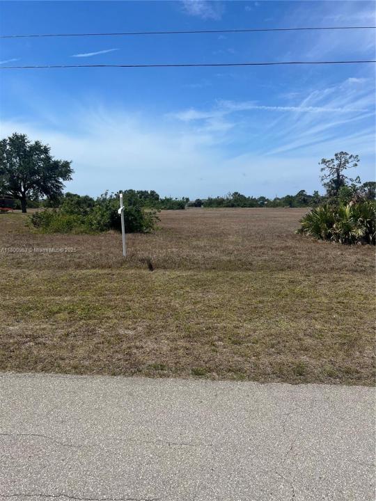 2818 NE 1st, Cape Coral, Florida 33909, USA