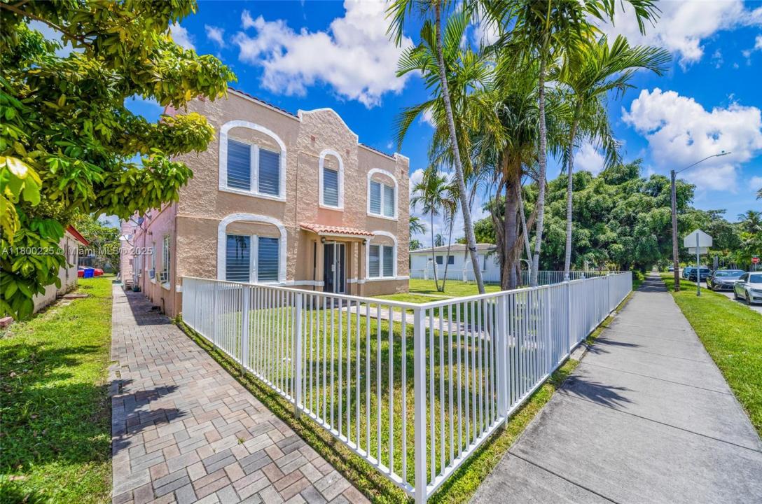 1621 Van Buren St 1-11, Hollywood, Florida 33020, USA