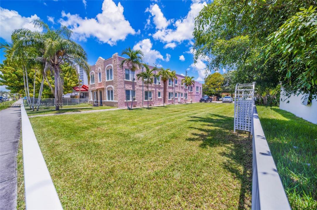 1621 Van Buren St 1-11, Hollywood, Florida 33020, USA