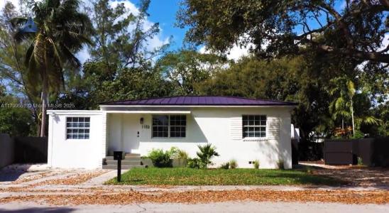 1153 NE 158th St, North Miami Beach, Florida 33162, USA