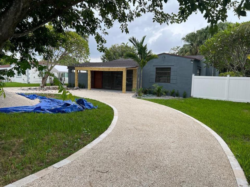 14825 Garden Dr, Miami, Florida 33168