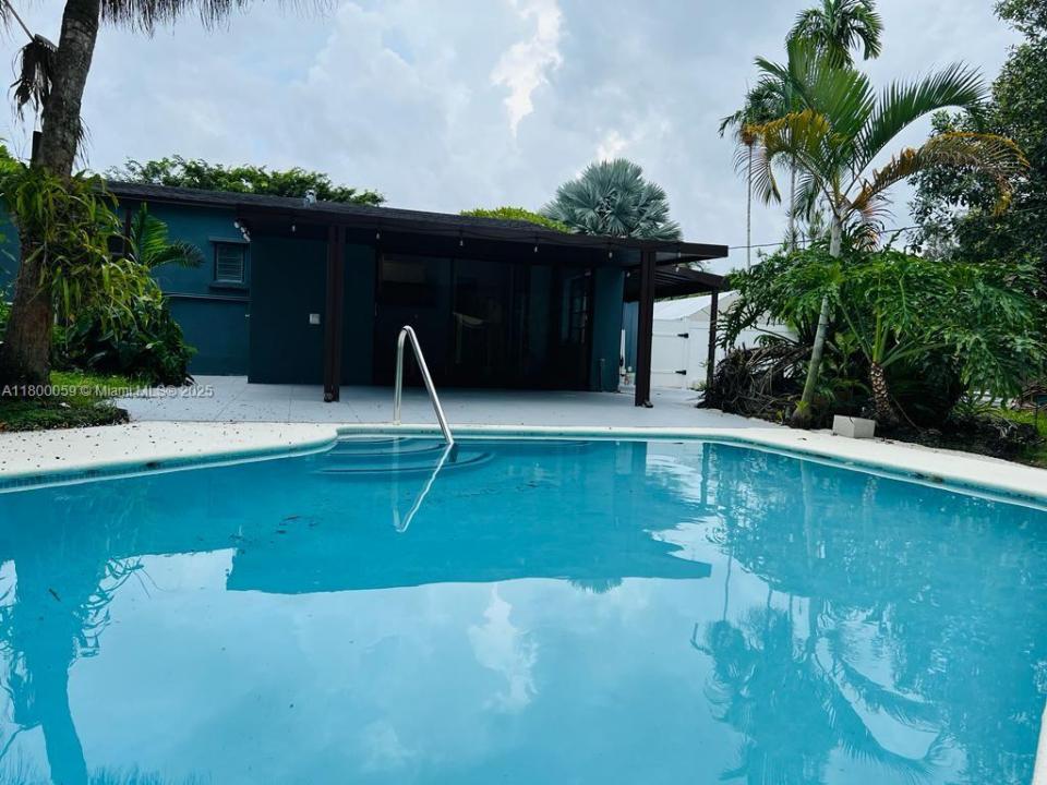 14825 Garden Dr, Miami, Florida 33168
