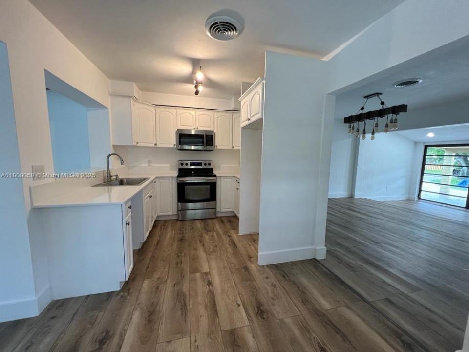 14825 Garden Dr, Miami, Florida 33168