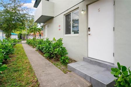 7722 NE 3rd Ct 5, Miami, Florida 33138, USA