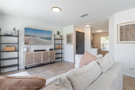 6284 Duval Dr, Margate, Florida 33063, USA