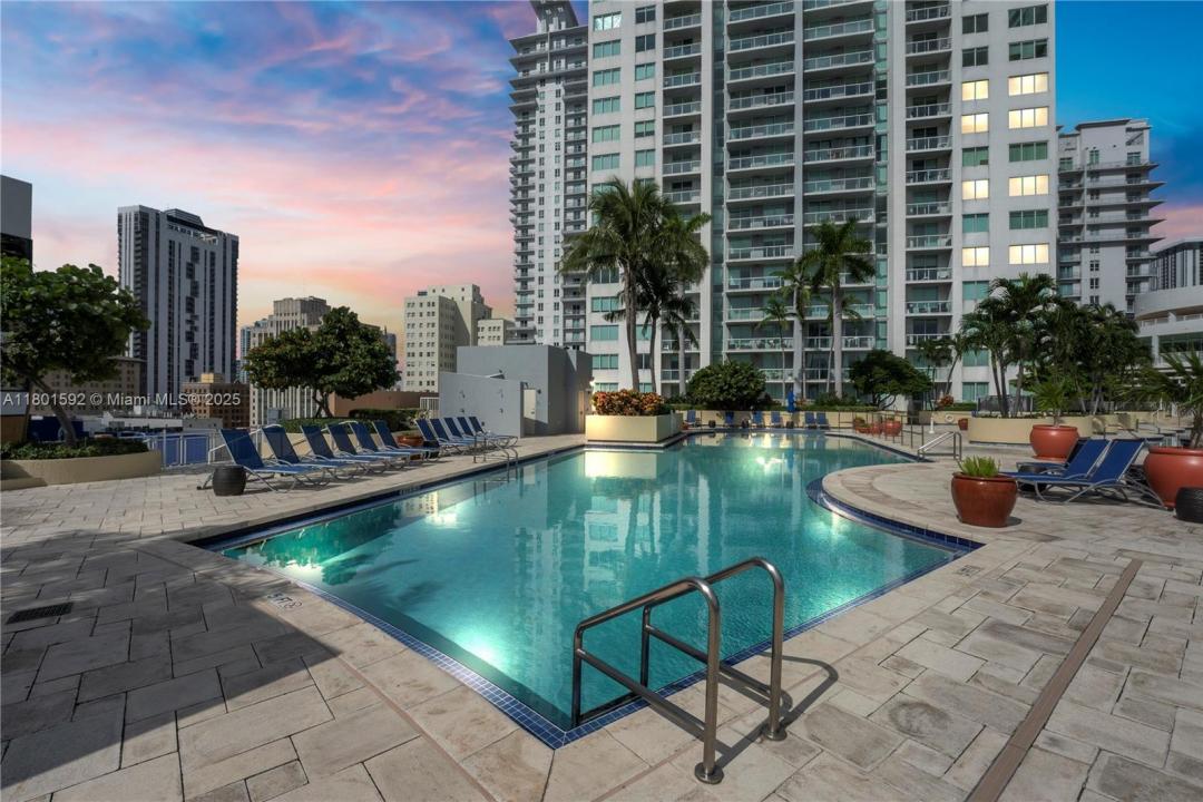 253 NE 2nd St 314, Miami, Florida 33132