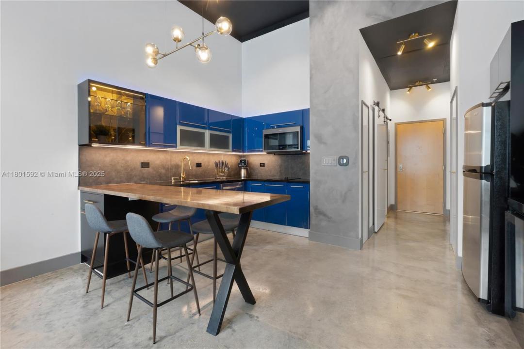 253 NE 2nd St 314, Miami, Florida 33132