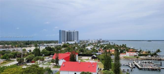 3040 Lake Shore Dr 2, Riviera Beach, Florida 33404, USA