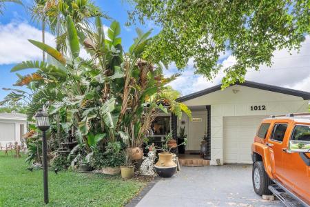 1012 NE 8th St, Hallandale Beach, Florida 33009, USA