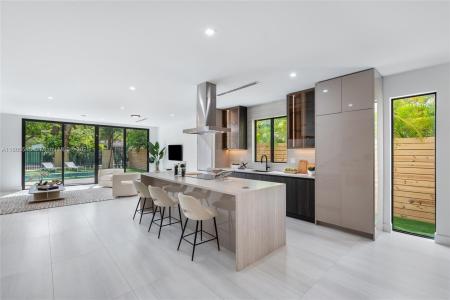 3637 SW 3rd Ave RIGHT, Miami, Florida 33145, USA