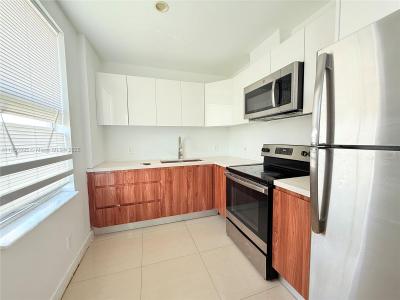 924 Marseille Dr 38, Miami Beach, Florida 33141, USA
