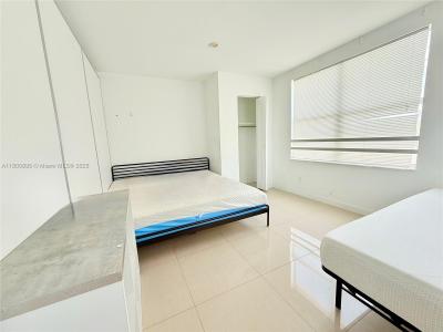 924 Marseille Dr 38, Miami Beach, Florida 33141, USA