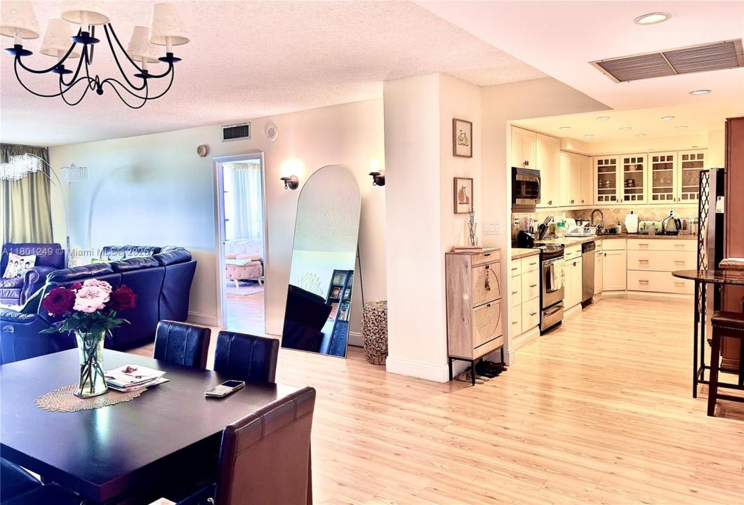 600 Three Islands Blvd 905, Hallandale Beach, Florida 33009, Stati Uniti
