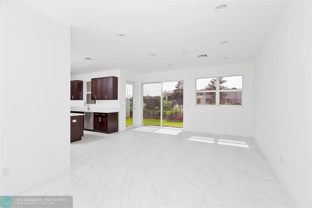 6975 PINES CIRCLE 33, In The Pines, Coconut Creek, Flórida 33073, Estados Unidos