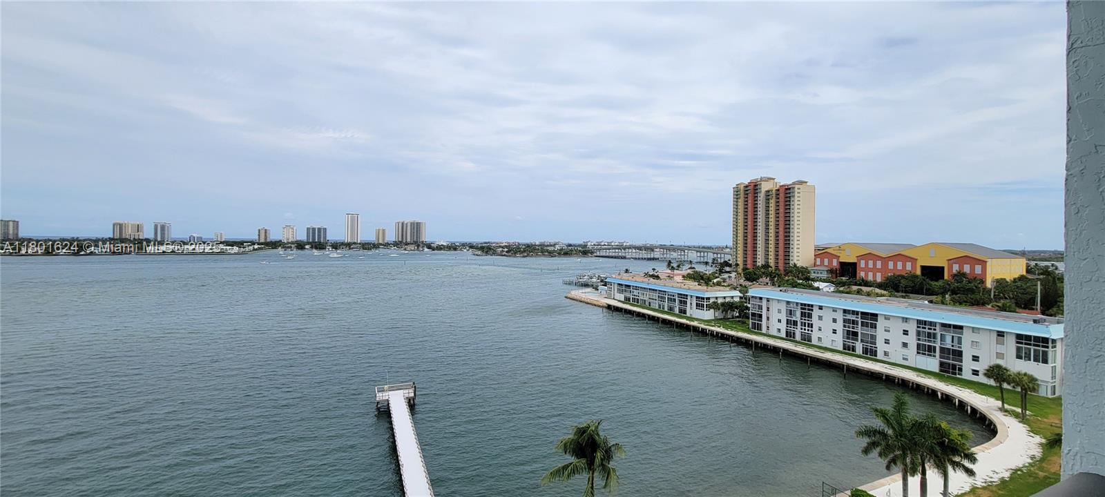 3040 Lake Shore Dr 2, Riviera Beach, Florida 33404, Stati Uniti