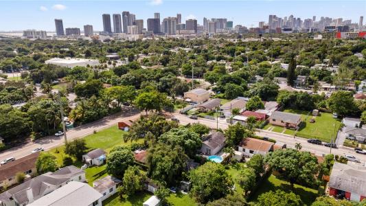 327 NW 47th St 1, Miami, Florida 33127, USA