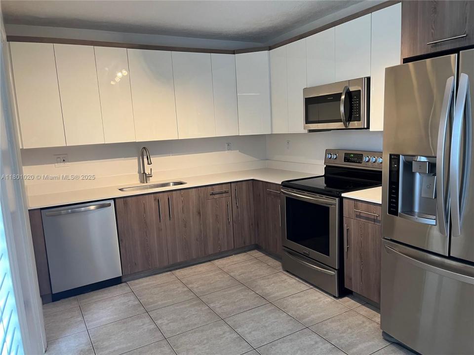 5031 Ponce De Leon Blvd, Coral Gables, פלורידה 33146, ארצות הברית של אמריקה 