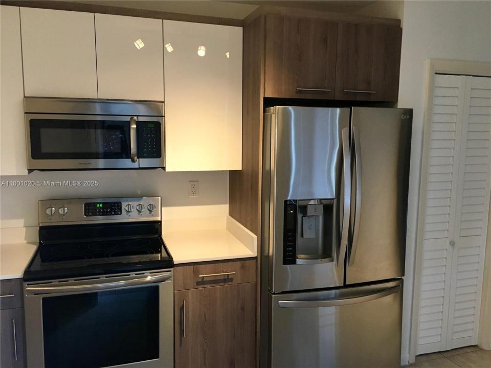 5031 Ponce De Leon Blvd, Coral Gables, פלורידה 33146, ארצות הברית של אמריקה 