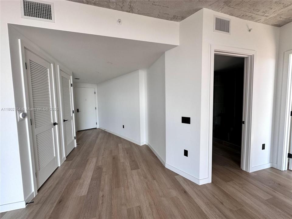 307 SW 5th St 2407, Fort Lauderdale, Florida 33315