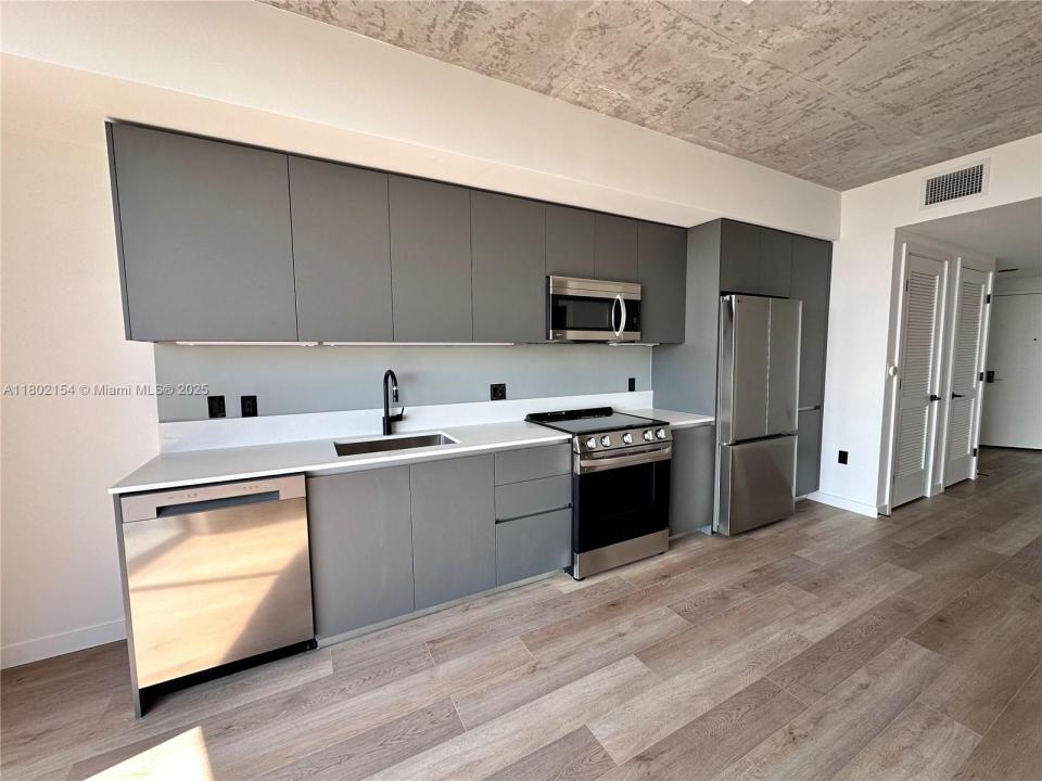 307 SW 5th St 2407, Fort Lauderdale, Florida 33315