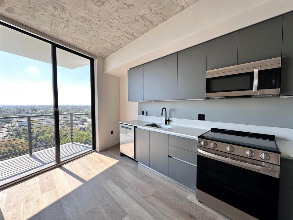 307 SW 5th St 2407, Fort Lauderdale, Florida 33315