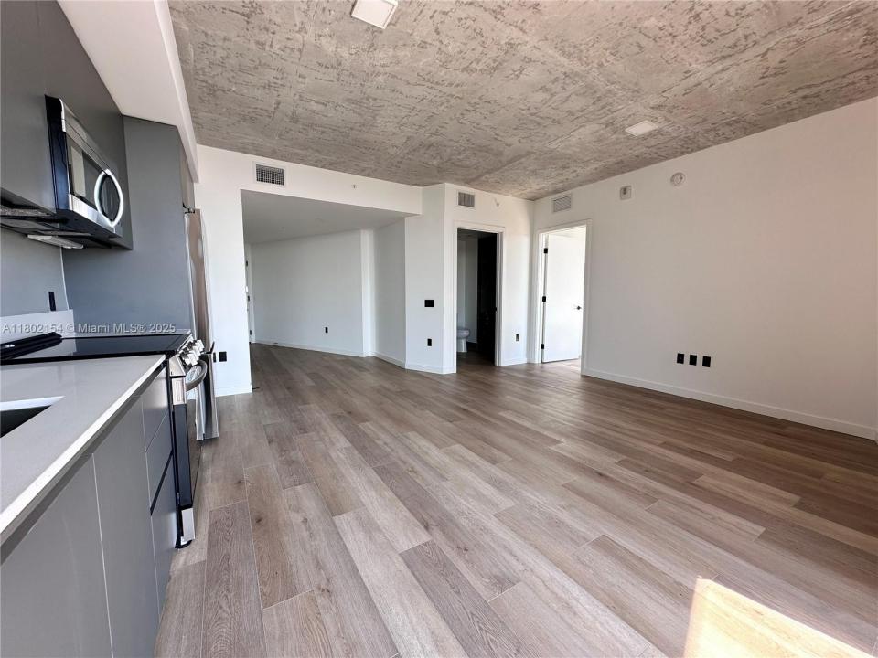 307 SW 5th St 2407, Fort Lauderdale, Florida 33315