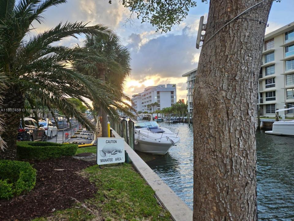 1800 NE 114th St 508, Miami, Florida 33181