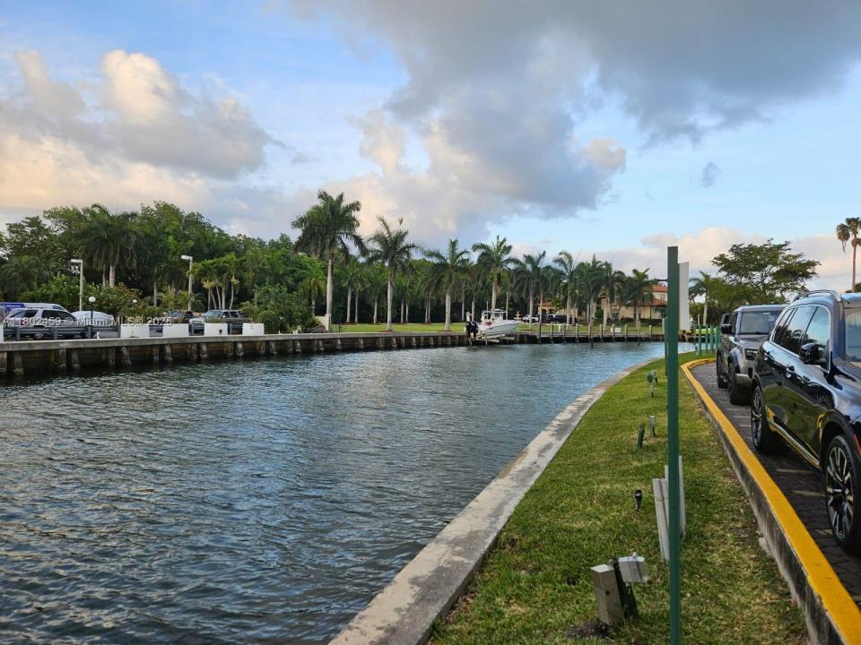 1800 NE 114th St 508, Miami, Florida 33181