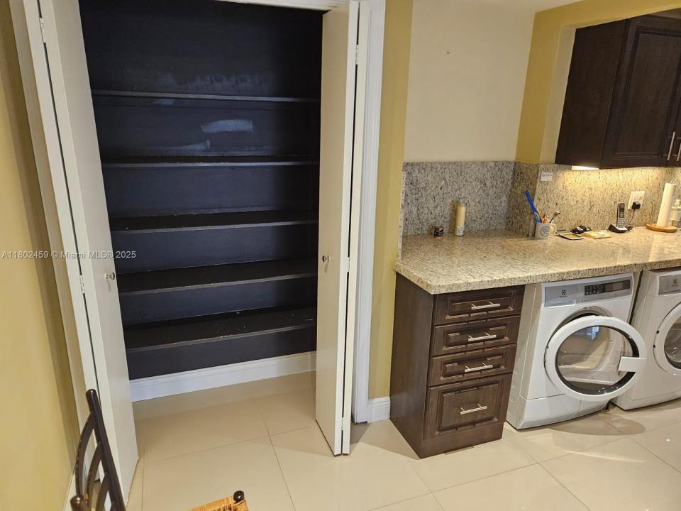 1800 NE 114th St 508, Miami, Florida 33181