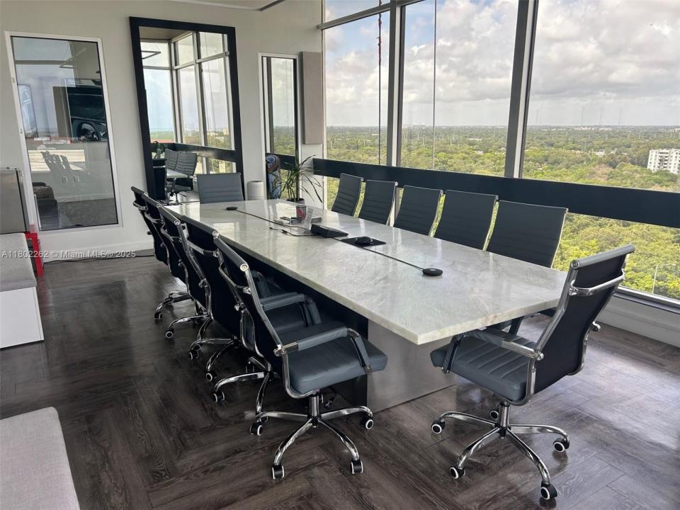 13499 Biscayne Blvd Tower Suites 4 & 5, North Miami, Flórida 33181, Estados Unidos