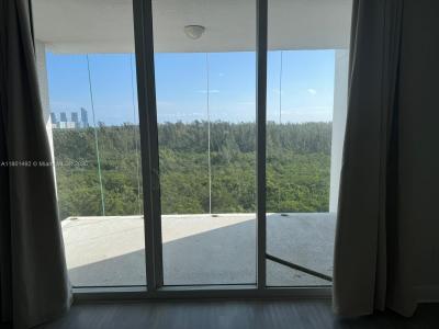 15051 Royal Oaks Ln 905, North Miami, Florida 33181, USA